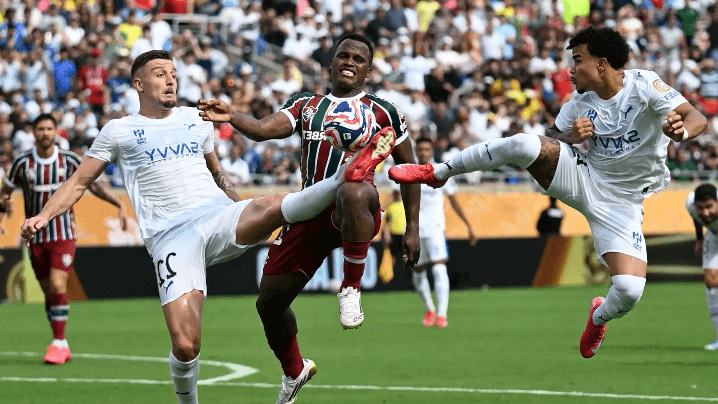 اتهامات مدوية للفيفا: هل تآمر ضد الهلال لإقصائه من مونديال الأندية؟