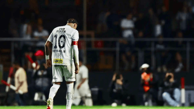 لم يتحمل زلزال فاسكو .. برشلوني سابق يتسبب في بكاء نيمار بأكبر خسارة في تاريخه مع سانتوس!