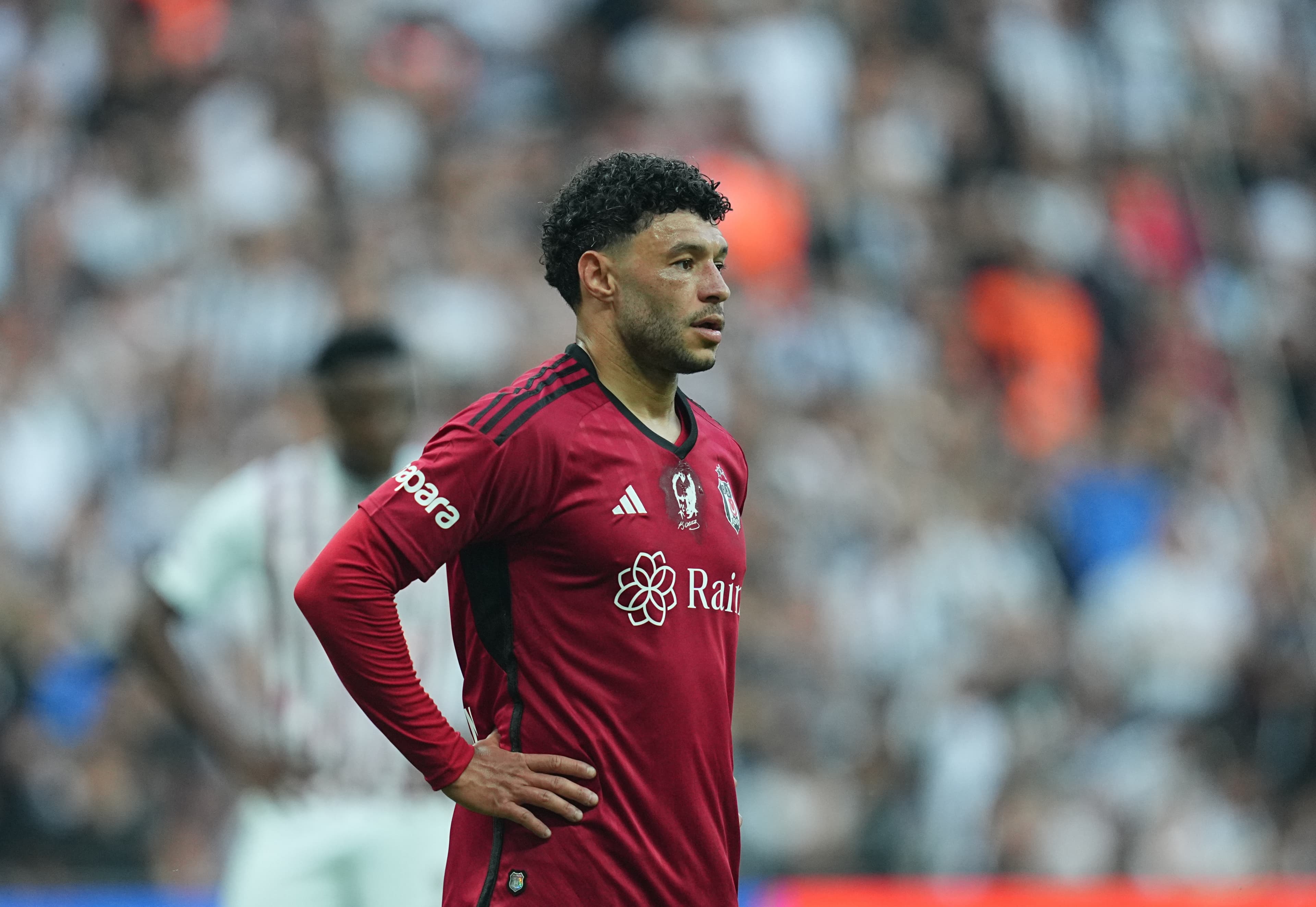 এই নতুন মৌসুমেও এখনো কোনো ক্লাব নেই! চেম্বারলেন: পরিবারের সাথে বেশি সময় কাটাতে ইংল্যান্ডে আবার খেলতে চাই