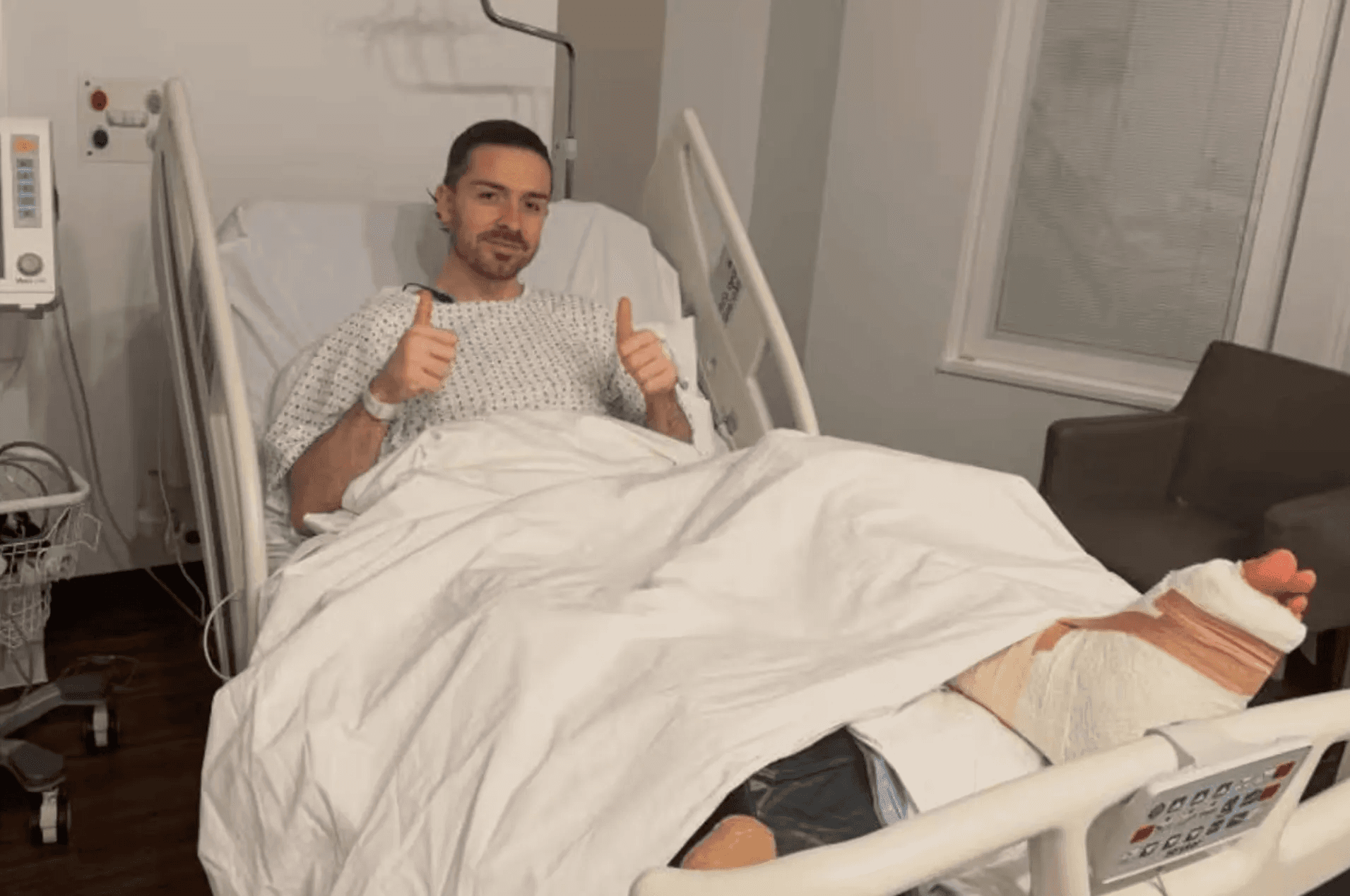 غريليش خارج عن الموسم! يخضع لعملية جراحية في القدم ويقول "لم أرد أن ينتهي موسمي هكذا"