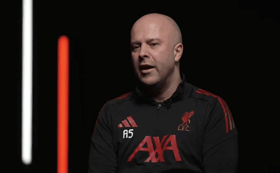 صفقة بـ450 مليون يورو تفجر القنبلة! مدرب ليفربول سلوت يذهل الجماهير – فقط 250 مليون يورو من إنفاق الصيف الماضي صالحة فعليًا وسط أزمة إصابات مدوية!