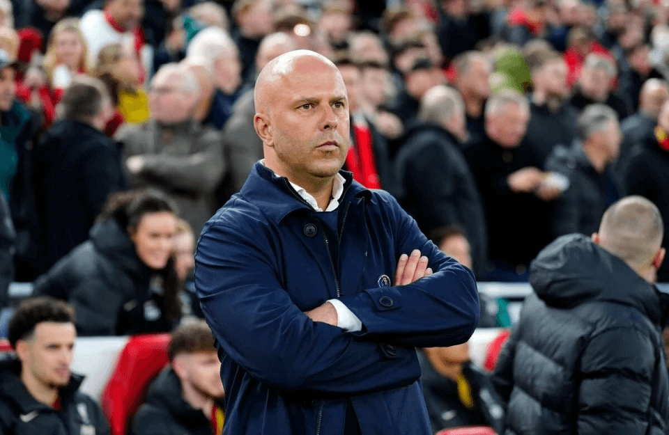 لقد قلتها 450 مرة! سلوط يرد بغضب على منتقدي إنفاق ليفربول – 450 مليون جنيه إنفاق لكن 300 مليون جنيه من بيع اللاعبين!