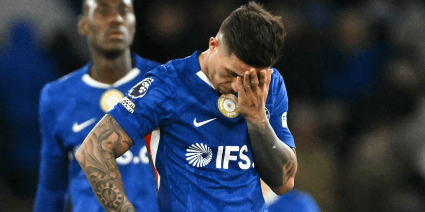 إنزو فيرنانديز ينوي تعديل عقده مع تشيلسي؛ انتقاله سيكون صعباً للغاية