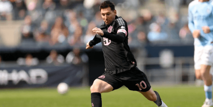 সমস্তকালের দ্বিতীয় স্থানে এককভাবে! ক্যারিয়ারে ৭১ ফ্রি-কিক গোল করেছেন মেসি, জুনিনহোর রেকর্ড থেকে মাত্র ৬ গোল দূরে!