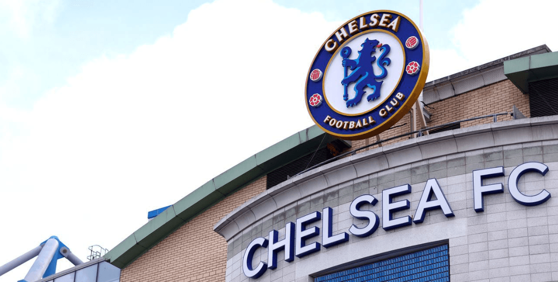 कई फुटबॉल विशेषज्ञों ने चेल्सी को अंक नहीं काटे जाने पर असंतोष व्यक्त किया, स्पष्ट दोहरे मापदंडों का दावा किया