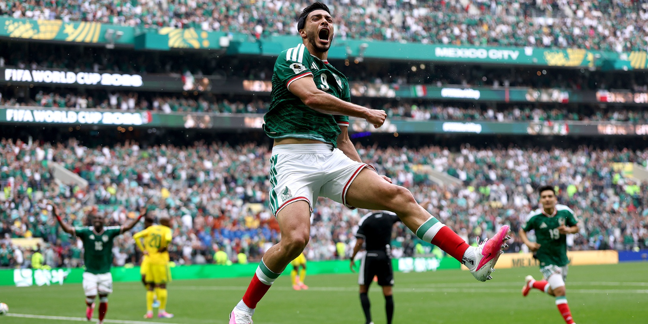نجا من الموت بصعوبة في الدوري الإنجليزي الممتاز: راؤول خيمينيز يسجل أول أهدافه في كأس العالم مع المكسيك