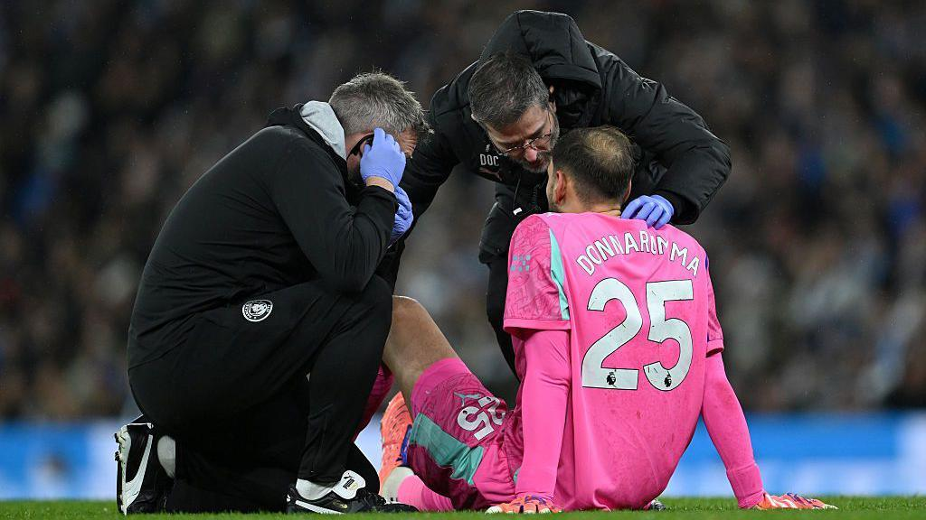 Ensaio na Premier League: se o guarda-redes receber tratamento, um jogador nomeado deve sair do campo por um minuto dentro de 10 segundos