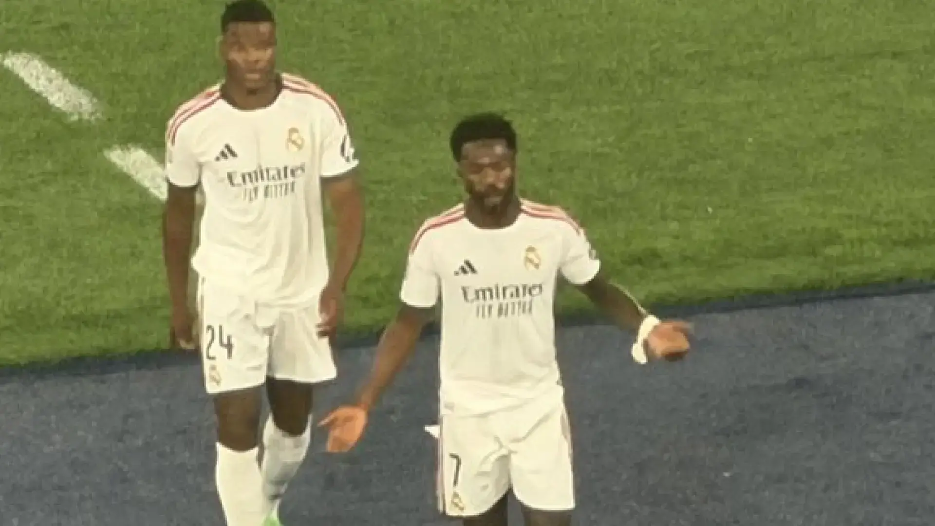 Nenhuma interação com José Mourinho após ser substituído: Vinicius Jr. explica suas reclamações depois da partida