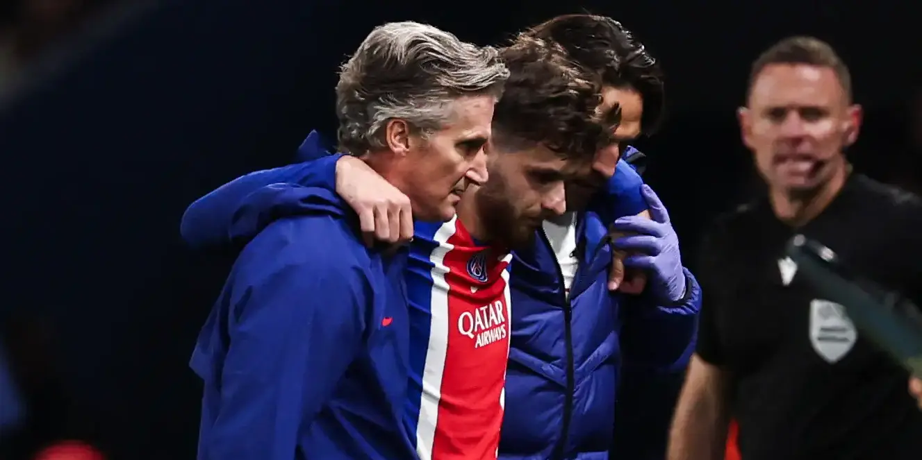 URGENTE: PSG confirma ruptura do ligamento cruzado anterior do joelho direito de Khvicha Kvaratskhelia; atacante deve perder o restante da temporada
