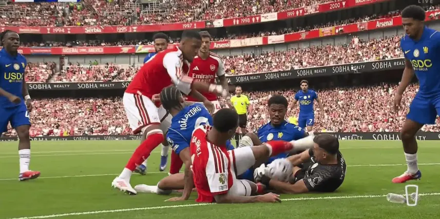 Wayne Rooney on Gabriel’s kick to Emiliano Martinez’s head: He was extremely lucky not to be sent off