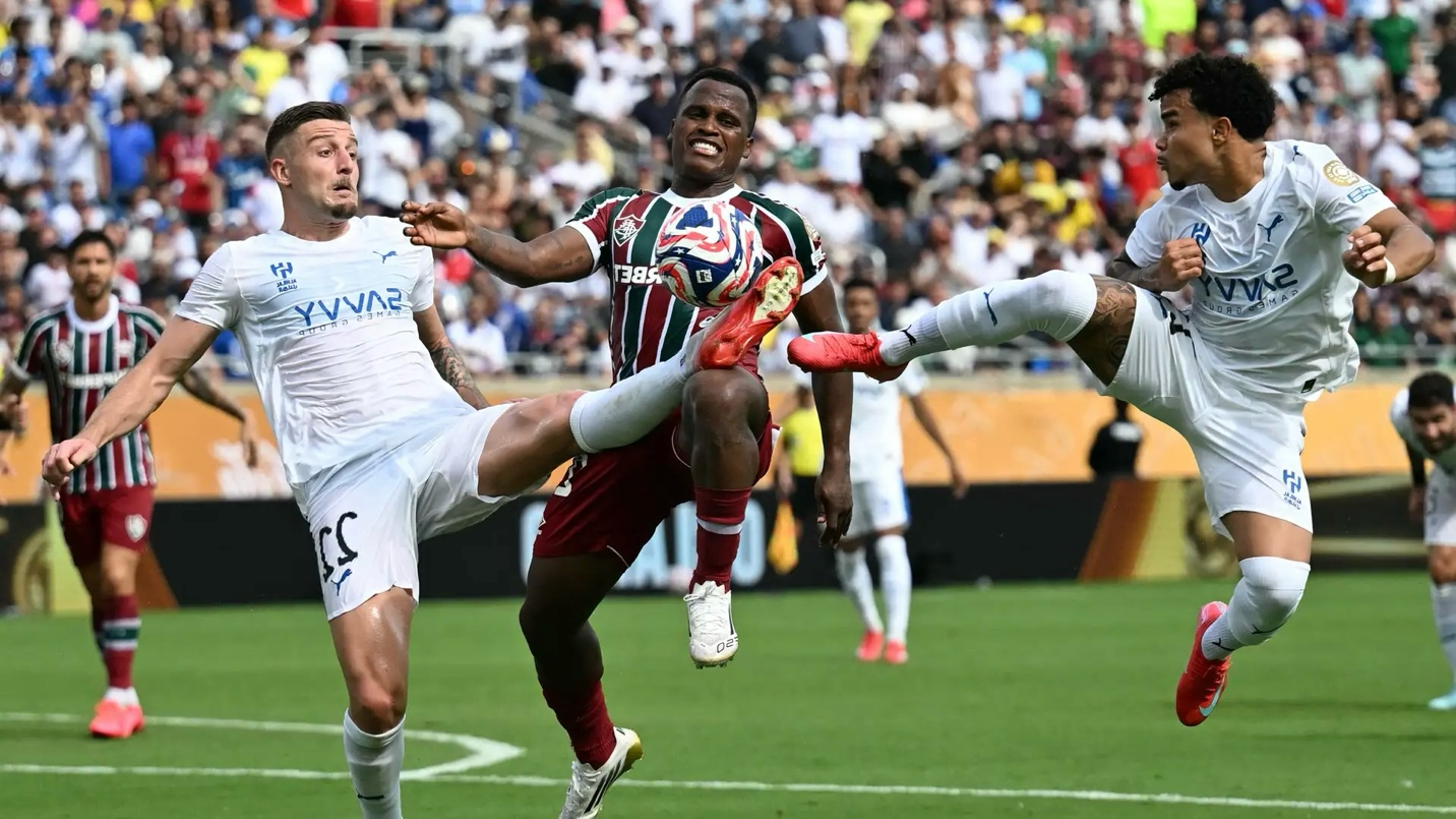 اتهامات مدوية للفيفا: هل تآمر ضد الهلال لإقصائه من مونديال الأندية؟