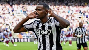 إيزاك يواصل الابتعاد عن نيوكاسل.. في انتظار ليفربول ويعود إلى سوسيداد!