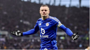 وافق على اللعب في إيطاليا.. فان بيرسي يخسر سباق التعاقد مع جيمي فاردي!