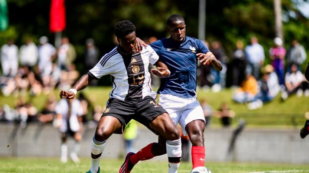 مفاجآت الأهلي لا تتوقف .. عرض لضم جوهرة نيس الدفاعية ولكن!