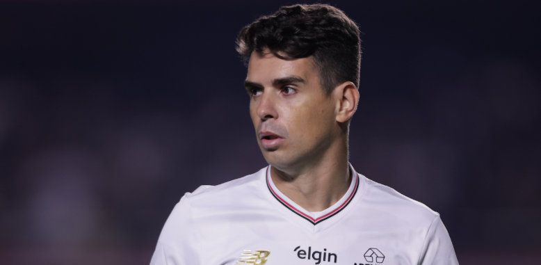 34 عاماً: أوسكار يقرر الاعتزال بعد إصابته بإغماء مفاجئ