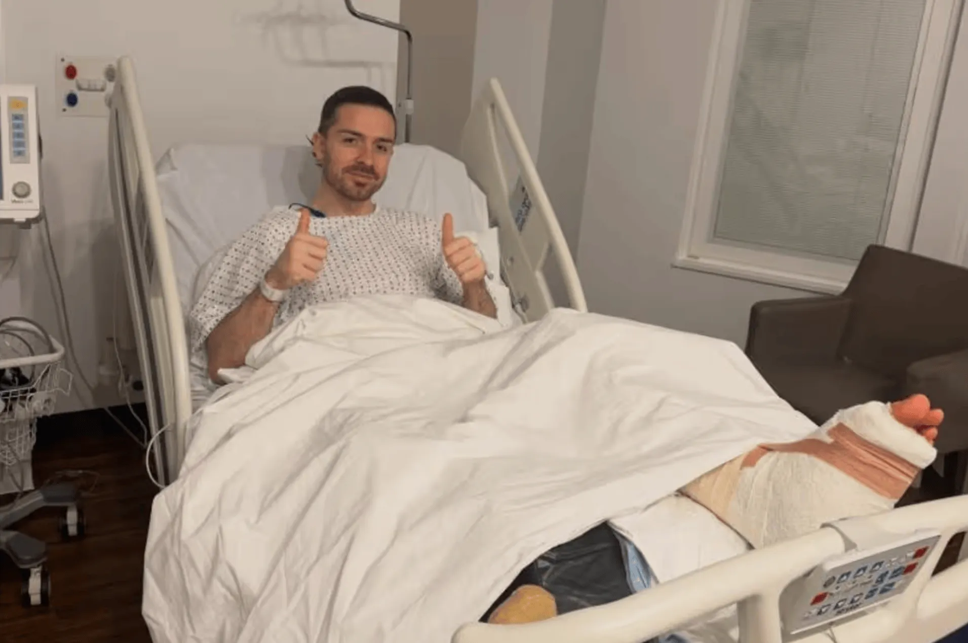 غريليش خارج عن الموسم! يخضع لعملية جراحية في القدم ويقول "لم أرد أن ينتهي موسمي هكذا"