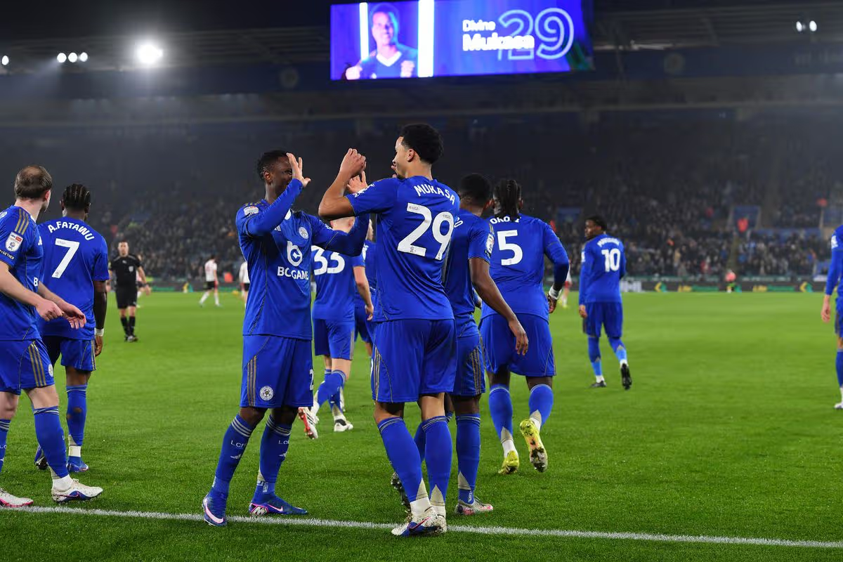 ليستر سيتي 3-0 متقدم في الشوط الأول، ثم استقبل 4 أهداف متتالية وفائز في الدقيقة 97 أمام ساوثهامبتون!