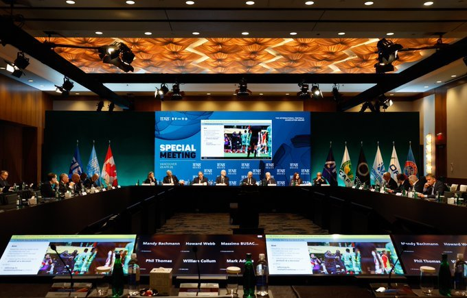 مسؤول في "إيفاب": بطاقة حمراء لتغطية الفم لإخفاء التمييز أو مغادرة الملعب احتجاجاً على قرارات الحكم في كأس العالم